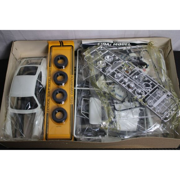 Porsche Turbo Model Kit Equipped With Dunlop Real-Rubber Racing Tires All Parts - Picture 6 of 8